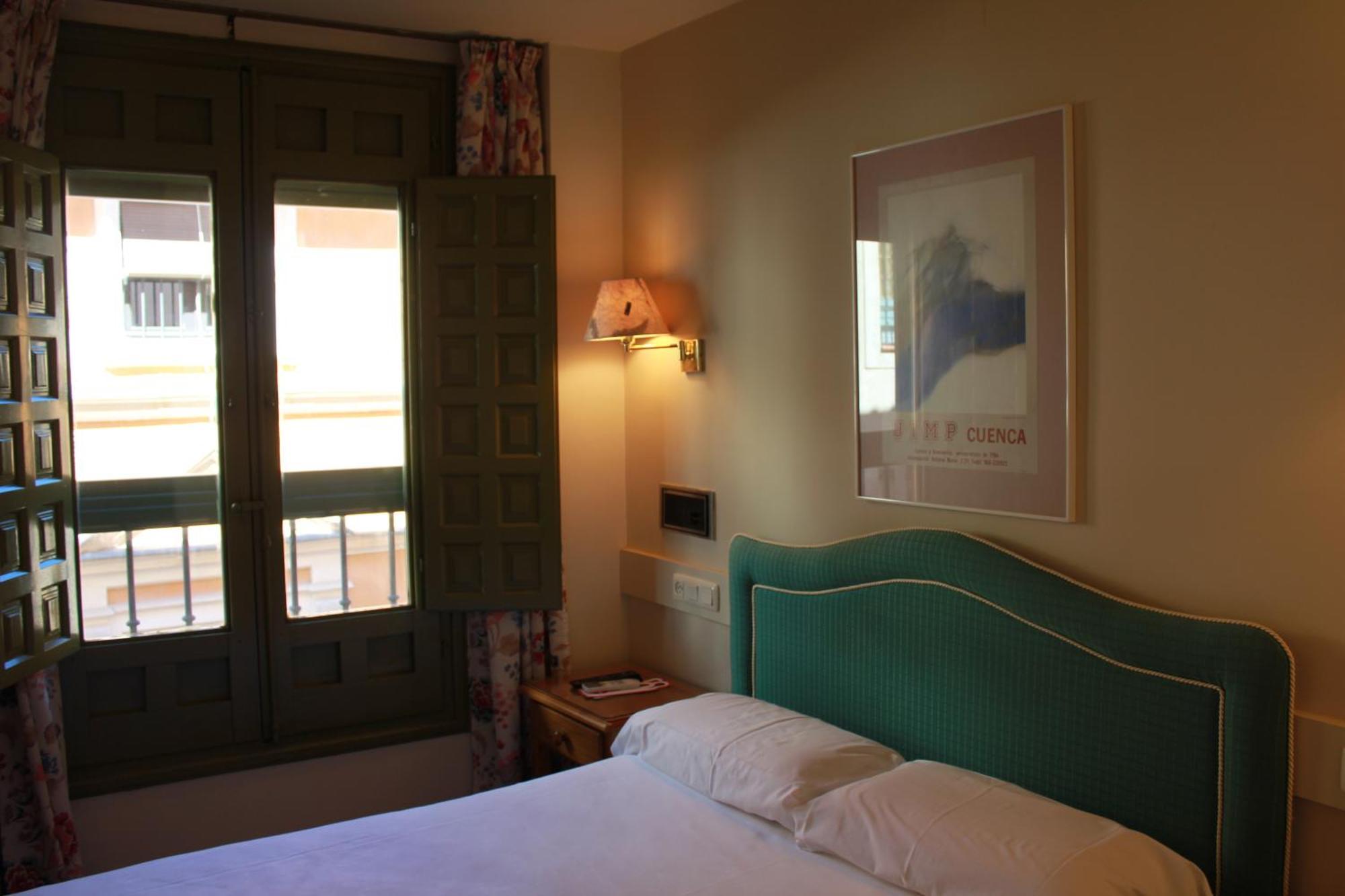 Hotel Leonor De Aquitania كوينكا الغرفة الصورة