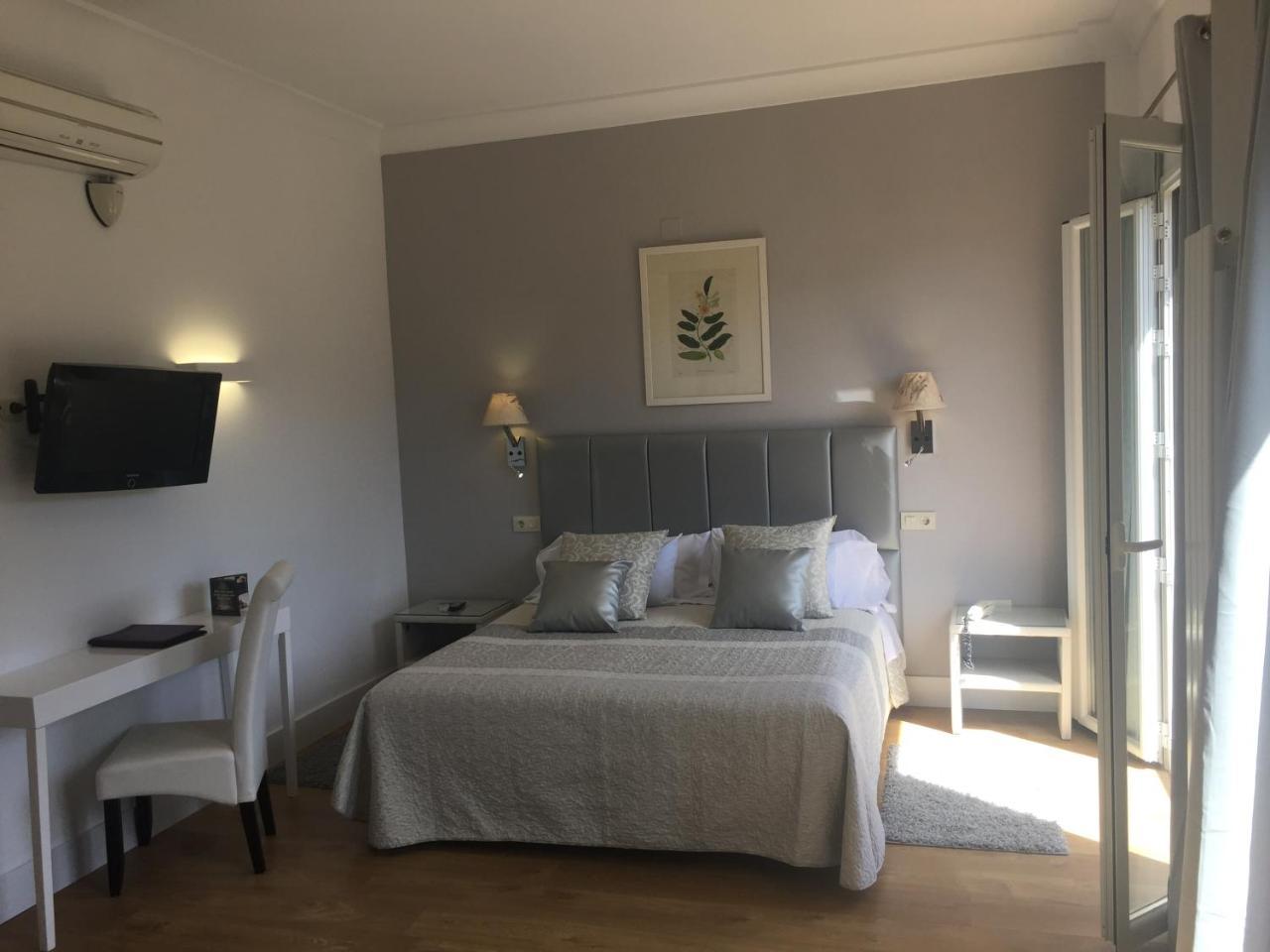 Hotel Leonor De Aquitania كوينكا المظهر الخارجي الصورة